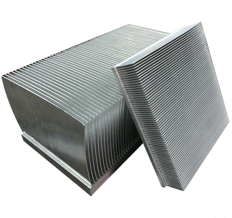 What types of techniques and machining equipment are required for the machining of skived fin heat sinks?
